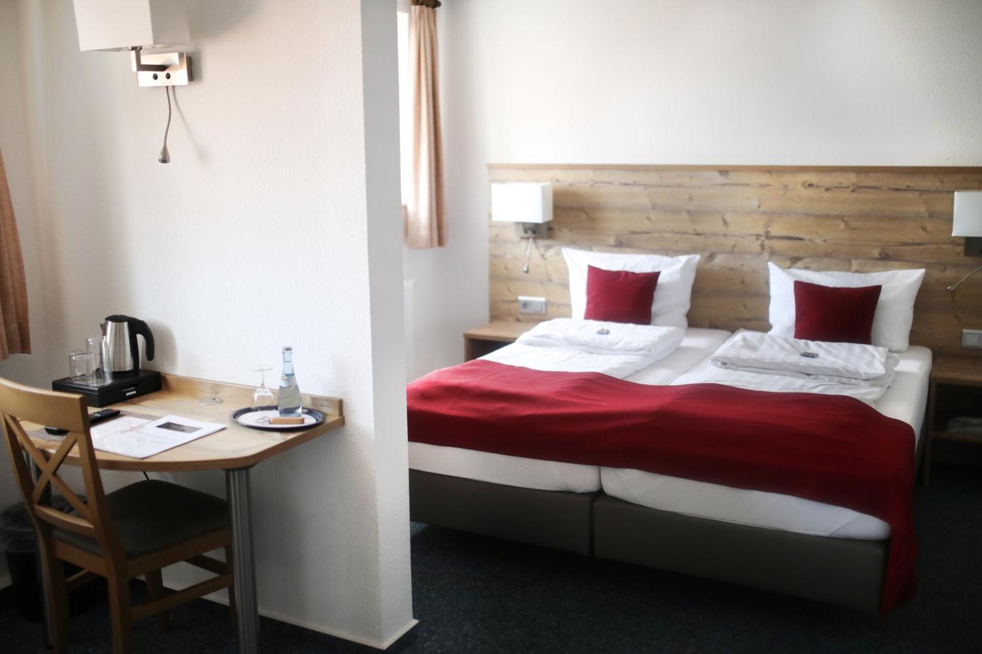 Gasthaus Hotel Zum Kreuz Stetten am Kalten Markt Luaran gambar
