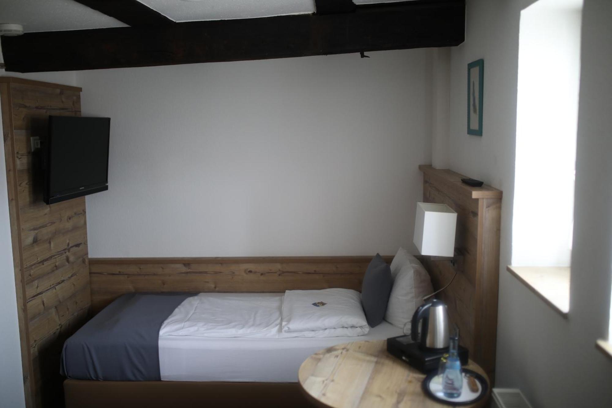 Gasthaus Hotel Zum Kreuz Stetten am Kalten Markt Luaran gambar